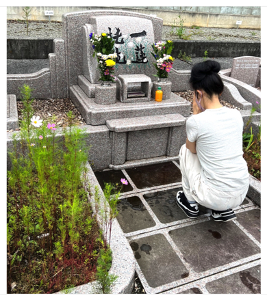 演歌歌手の藤あや子、母の命日でお墓参りへ