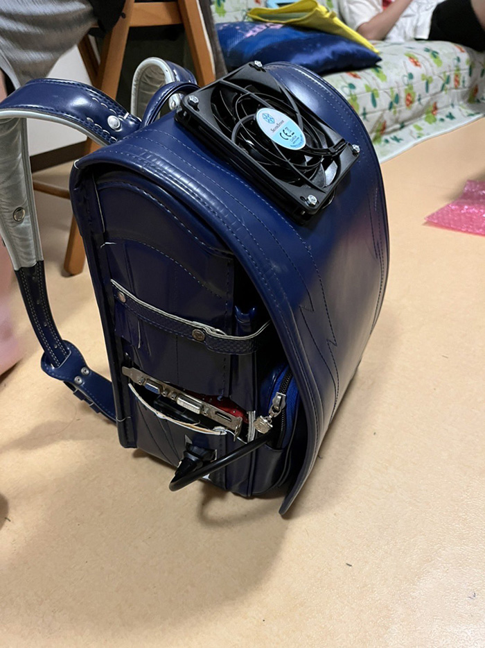 自由研究で小学生が作った“ランドセルPC”、レベル高すぎ！　リサイクルをテーマにジャンク品のPCパーツを組み合わせて自作
