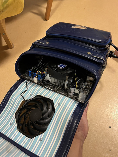 夏休み自由研究で作ったランドセルPCがすごいと話題　リサイクルをテーマにジャンク品を組み合わせ