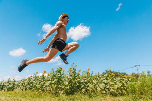 ひまわり畑のマッチョ