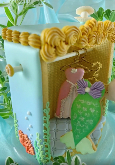 このドレスの主は？