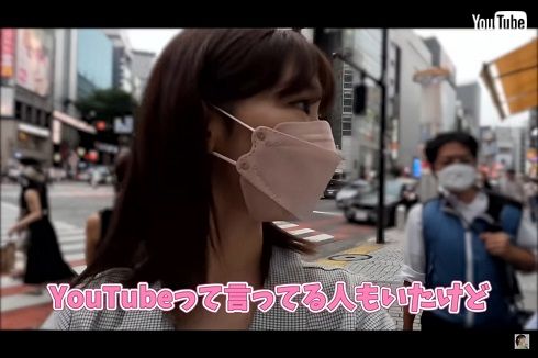 渋谷の街を歩く柏木由紀