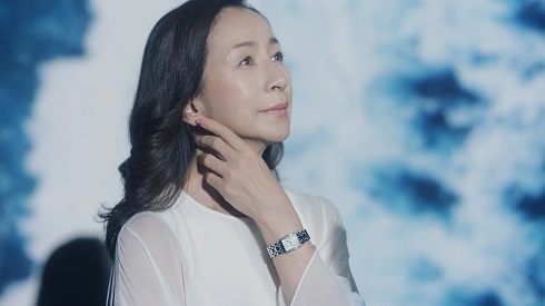 母娘そろって美しい！ 原田美枝子＆次女・石橋静河、“腕時計