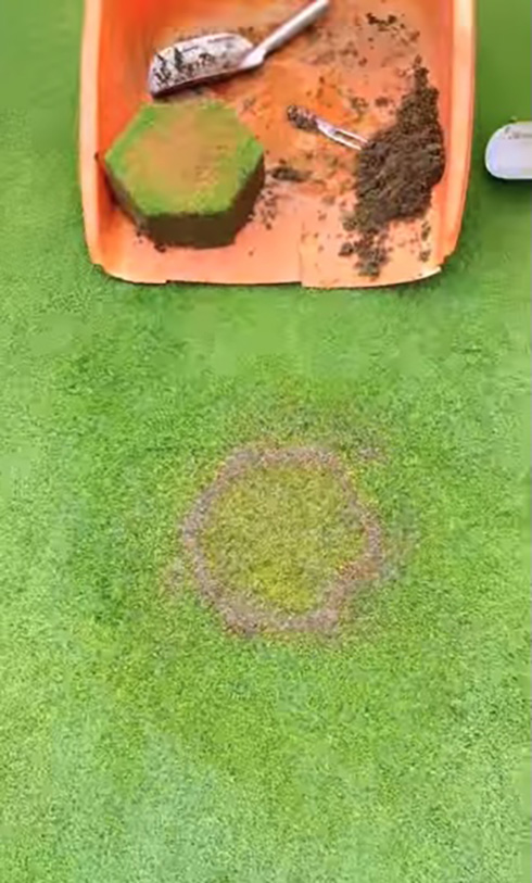 芝生を六角形に切り抜いて張り替える様子がおもしろい　ゴルフ場の整備動画がずっと見ていたくなる