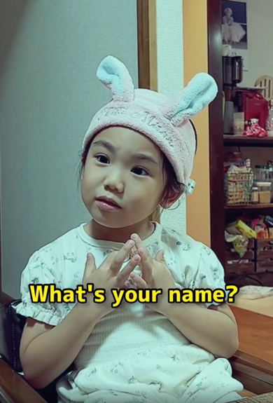 英語を学ぼうとする5歳児がかわいい