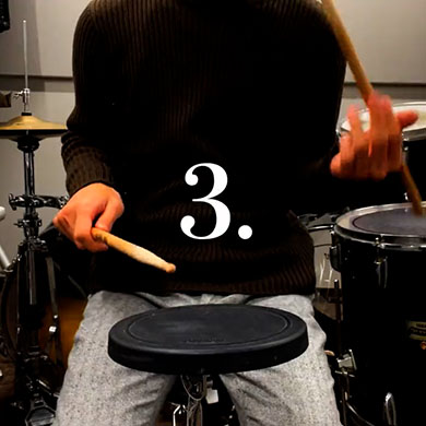 円周率を叩くドラマー・画面は3