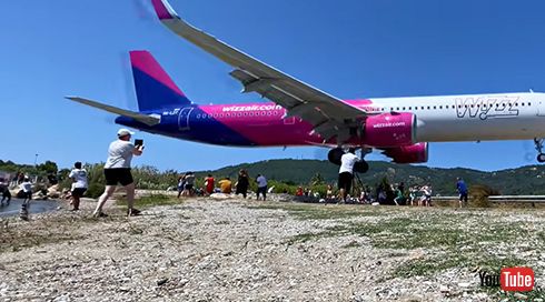 撮影も命がけだ……