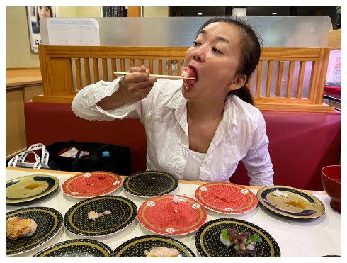 大量の寿司と華原朋美