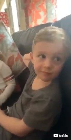 告白におろおろする男の子