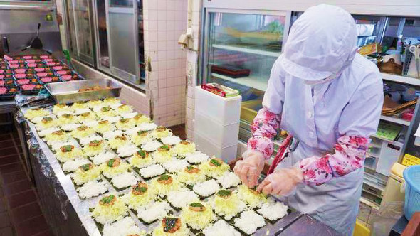 安房鴨川「さんが焼き弁当」（1080円）