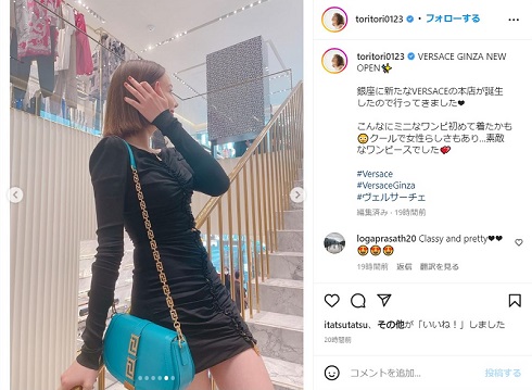 黒いワンピースを着ているトリンドル玲奈