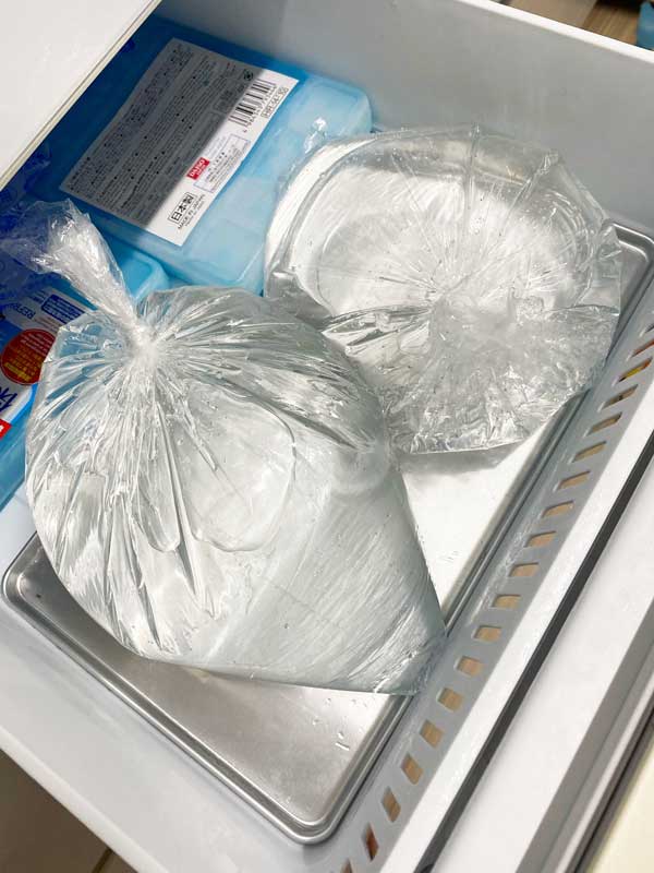 台風対策「ポリ袋を使った巨大氷」が話題に　停電時に冷凍庫の持ちがよくなるアイデア