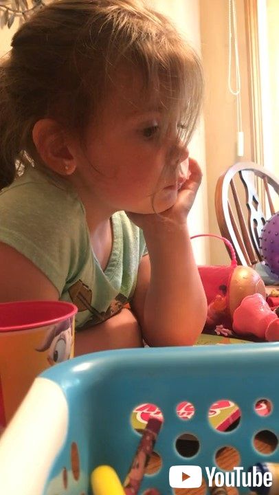 悩みを打ち明ける女の子