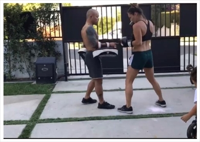 ダルビッシュ聖子と山本“KID”徳郁の兄妹ショット