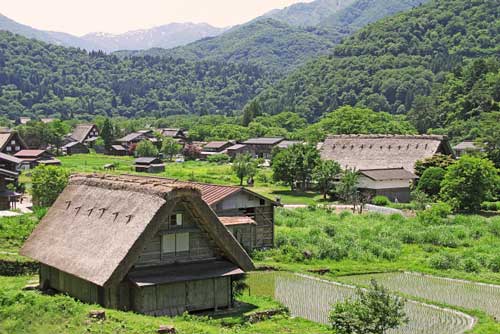 平成30年 台風 21号 車 合掌造り ログハウスの屋根