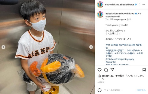 市川海老蔵が堀越勸玄の始球式を撮影