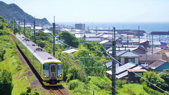 鴨川「うにとさざえめし」（1200円）