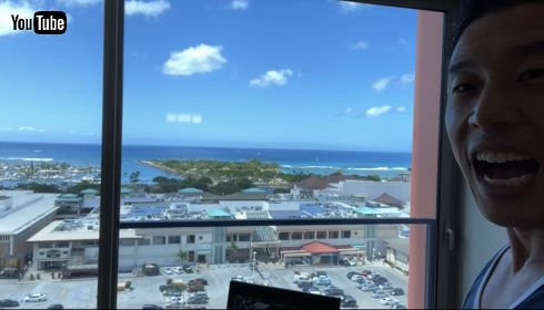 ハワイの高級コンドミニアムを紹介するなかやまきんに君