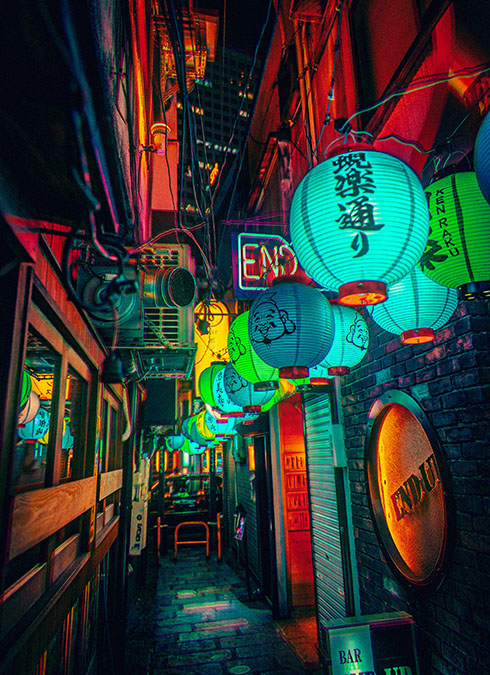 青ちょうちんが並ぶ風景