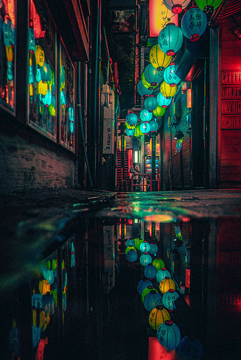 青ちょうちんと水たまり