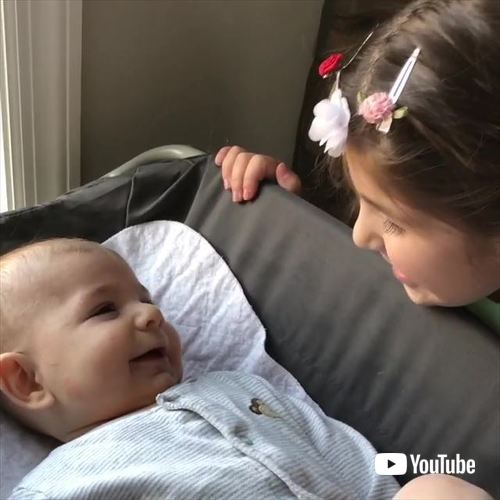 弟に歌うお姉ちゃん