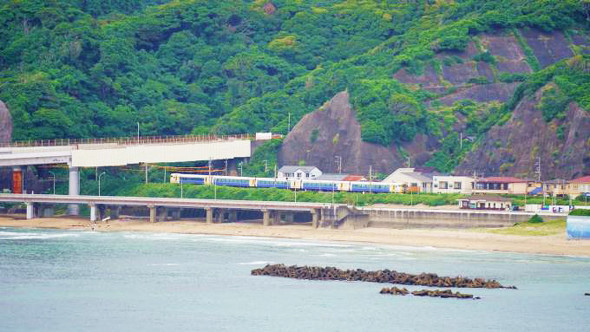 安房鴨川「波の伊八弁当」（2000円）