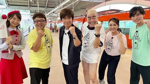 「もしもツアーズ」最終回に出演する平祐奈と内村光良、小室瑛莉子、二階堂高嗣、ウド鈴木、天野ひろゆき