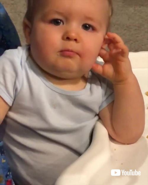 踊る兄とあきれる弟