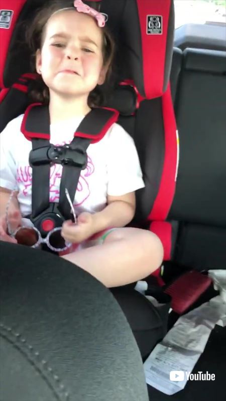 サングラスを無くしたと思った女の子