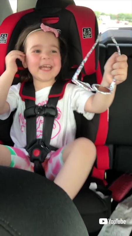 サングラスを無くしたと思った女の子