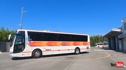 ハンドルを切り返して向きを変えて……