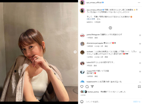 肩ひじをついてカメラを見つめる俳優・モデルの佐々木希