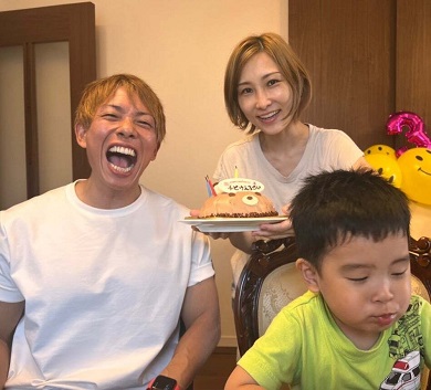 しみけんとはあちゅうの家族ショット