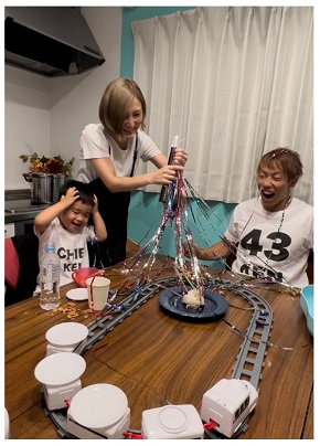 しみけんとはあちゅうの家族ショット