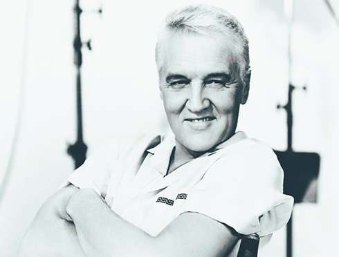 早逝のスターが年を重ねていたらこんな外見だったかも　AIが描いた写真に目頭が熱くなる