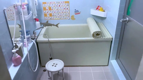 こびとのおふろ・床