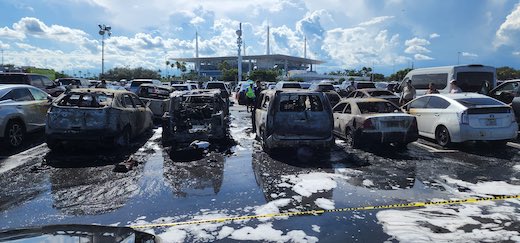 火災 クルマ 11台 アメリカ マイアミ