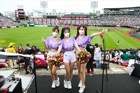 「楽天ガールズ」のユンシー、インルー、フェイフェイ