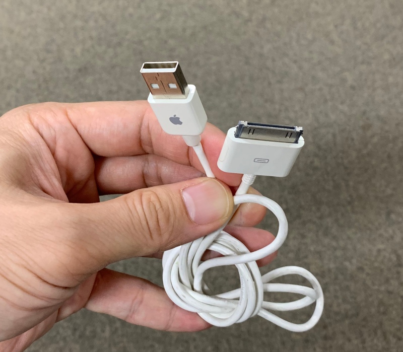 アップルのDockコネクタを見た後輩「新製品のっすか？　めちゃくちゃ速そう」　何気ない言葉に「え、つら」「やめろその認識は」