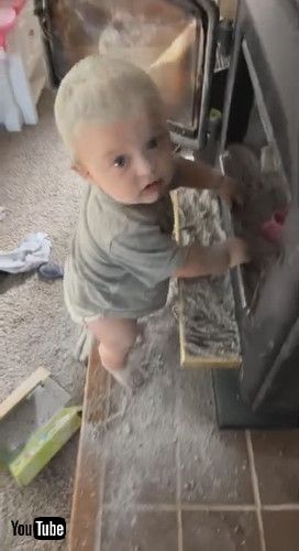 「Kid Creates Ashen Chaos in the Living Room || ViralHog」