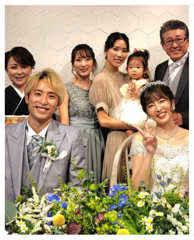長男で俳優の布川隼汰の披露宴に出席したつちやかおりと布川敏和夫婦