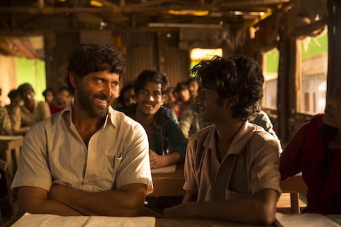 インド版ドラゴン桜かと思ったら殺し屋との受験戦争（物理）が勃発する映画「スーパー30」レビュー