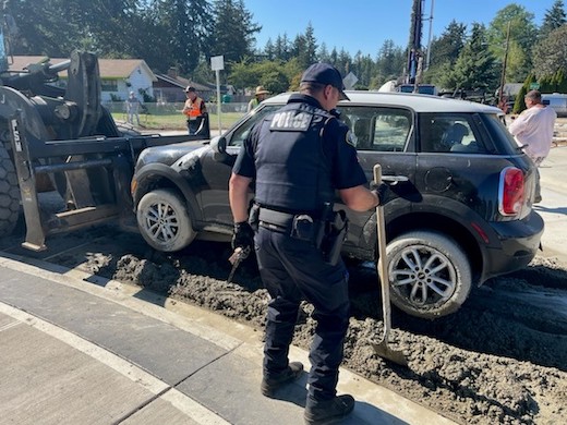 アメリカ ワシントン 交通事故 クルマ 飲酒運転 ラウンドアバウト コンクリート