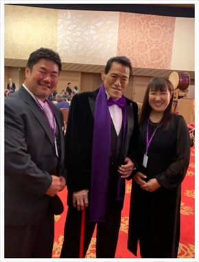 アントニオ猪木と北斗晶＆佐々木健介夫婦の3ショット