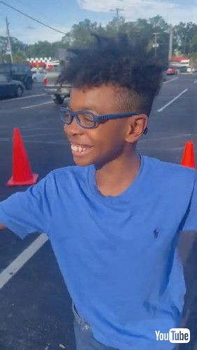 「Son Meets up with Video Game Friend After 4 Years || ViralHog」