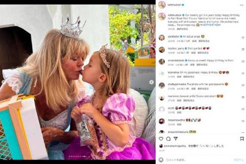 ゴールディ・ホーンとカートラッセルが孫娘と一緒にお姫様と王子様コスプレ