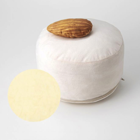 ボンボンショコラをモチーフにしたクッションがかわいい