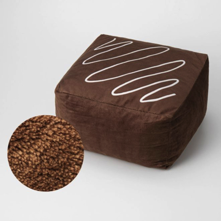 ボンボンショコラをモチーフにしたクッションがかわいい