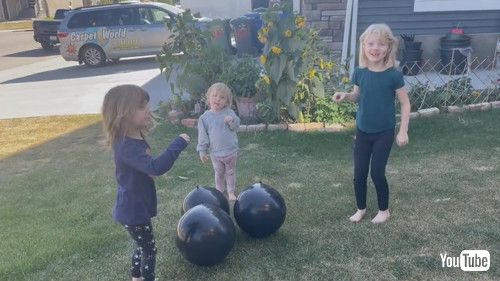 「Daughters Aren't Stoked About Gender of New Baby || ViralHog」