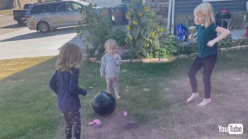 「Daughters Aren't Stoked About Gender of New Baby || ViralHog」